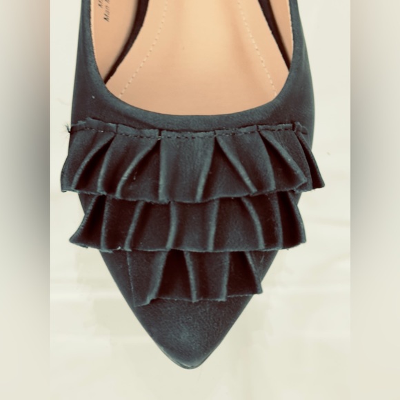 Journee Coll. Judy Black Ruffled Pointed Toe Ballet Slip On Flat Shoe 6 … - Picture 10 of 16